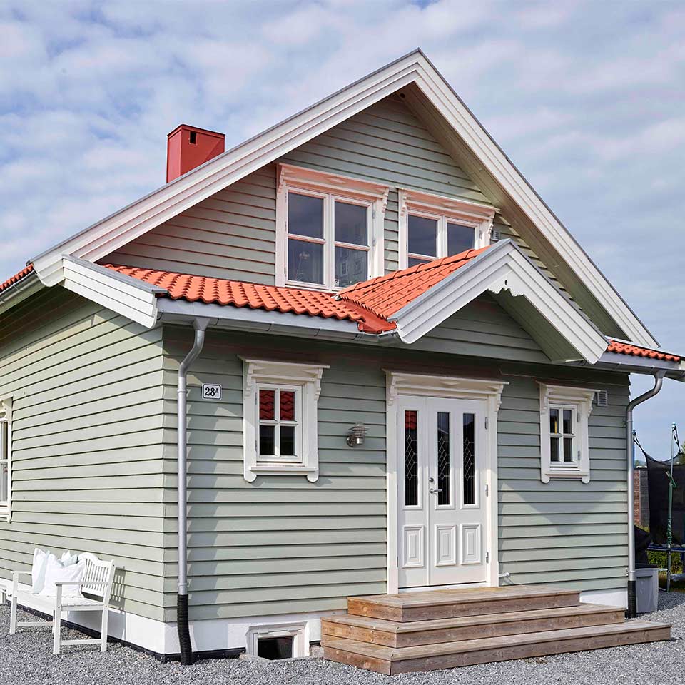 Hus malt i en dus grønnfarge kalt Grønn Empire