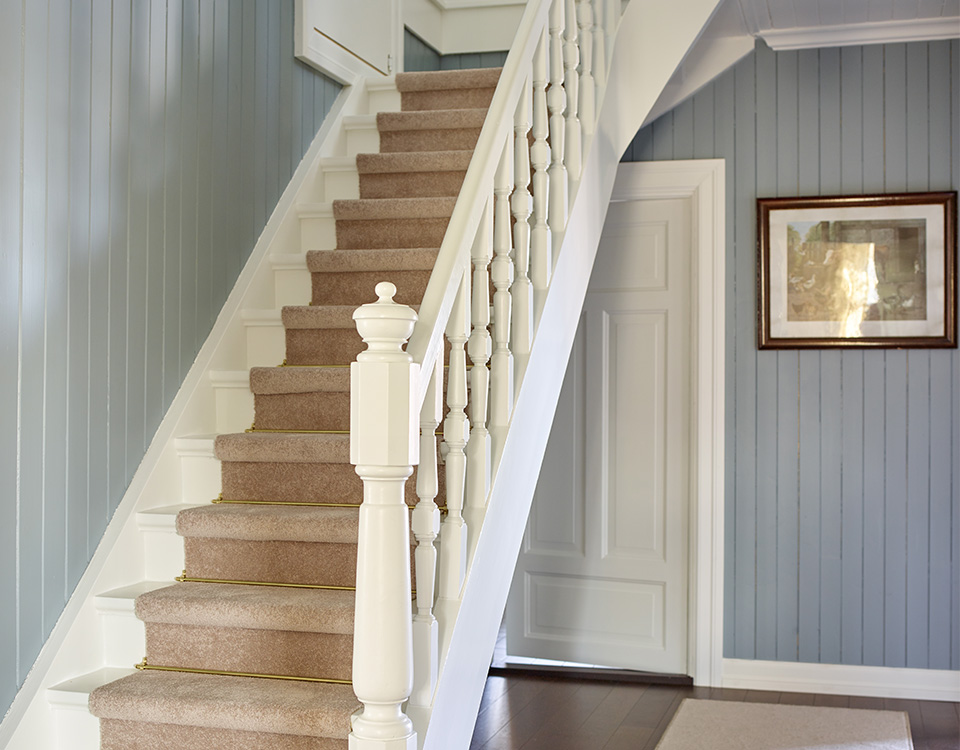 Gang malt i blått og en tarpp