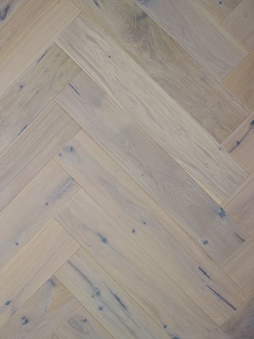Saga Herringbone Pearl Parkett