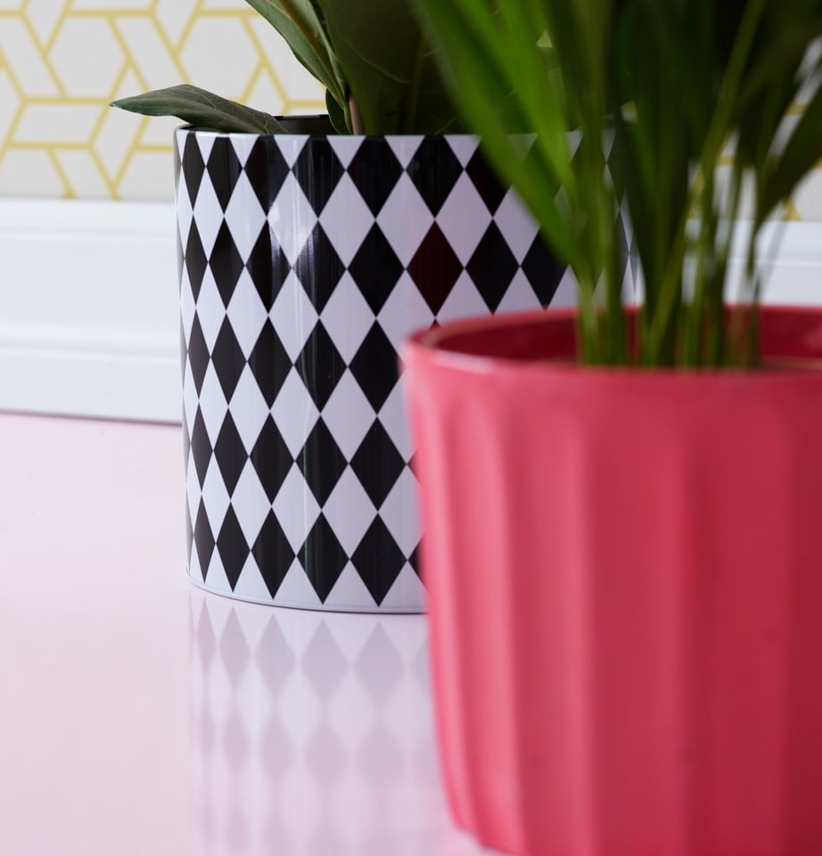 Blomsterpotte spraymalet med metallmaling