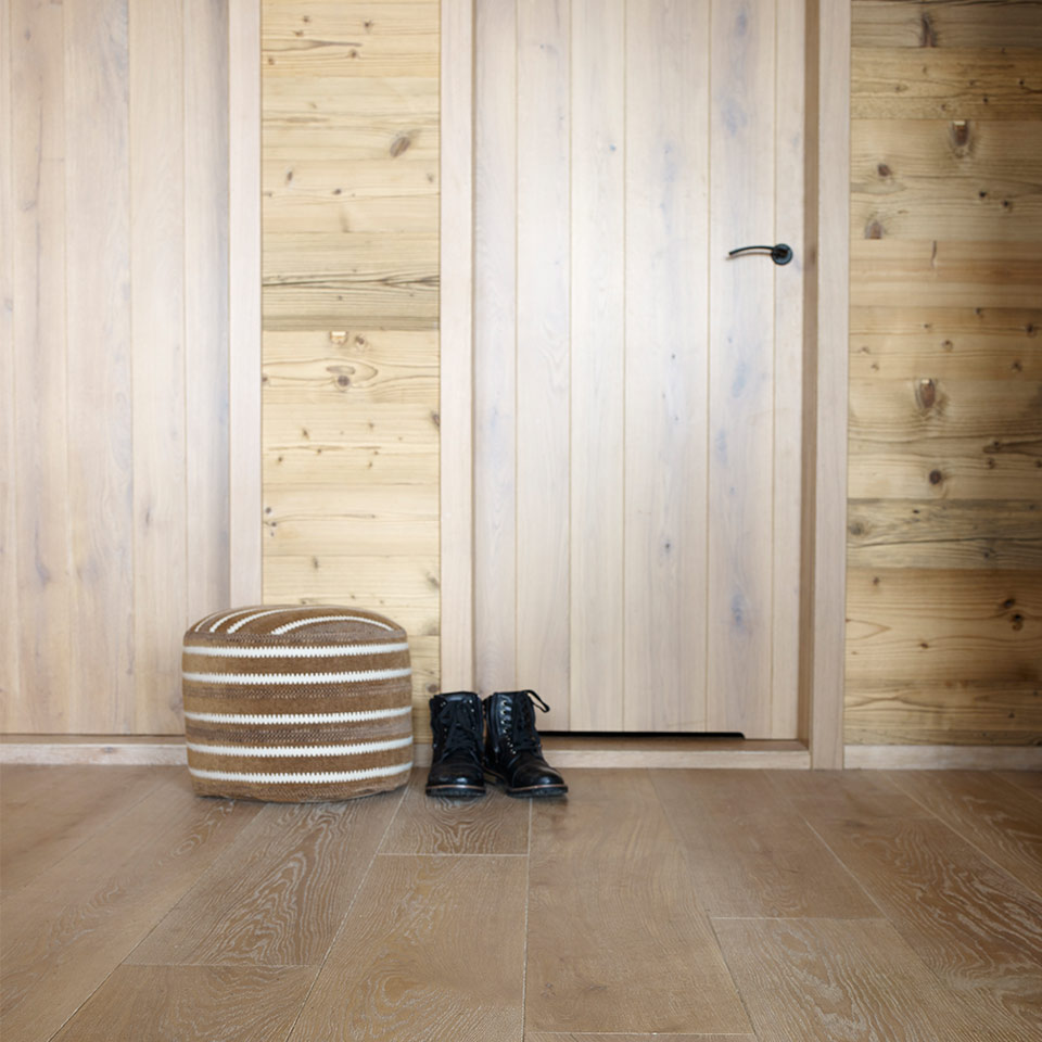 Lys interiørbeis gang