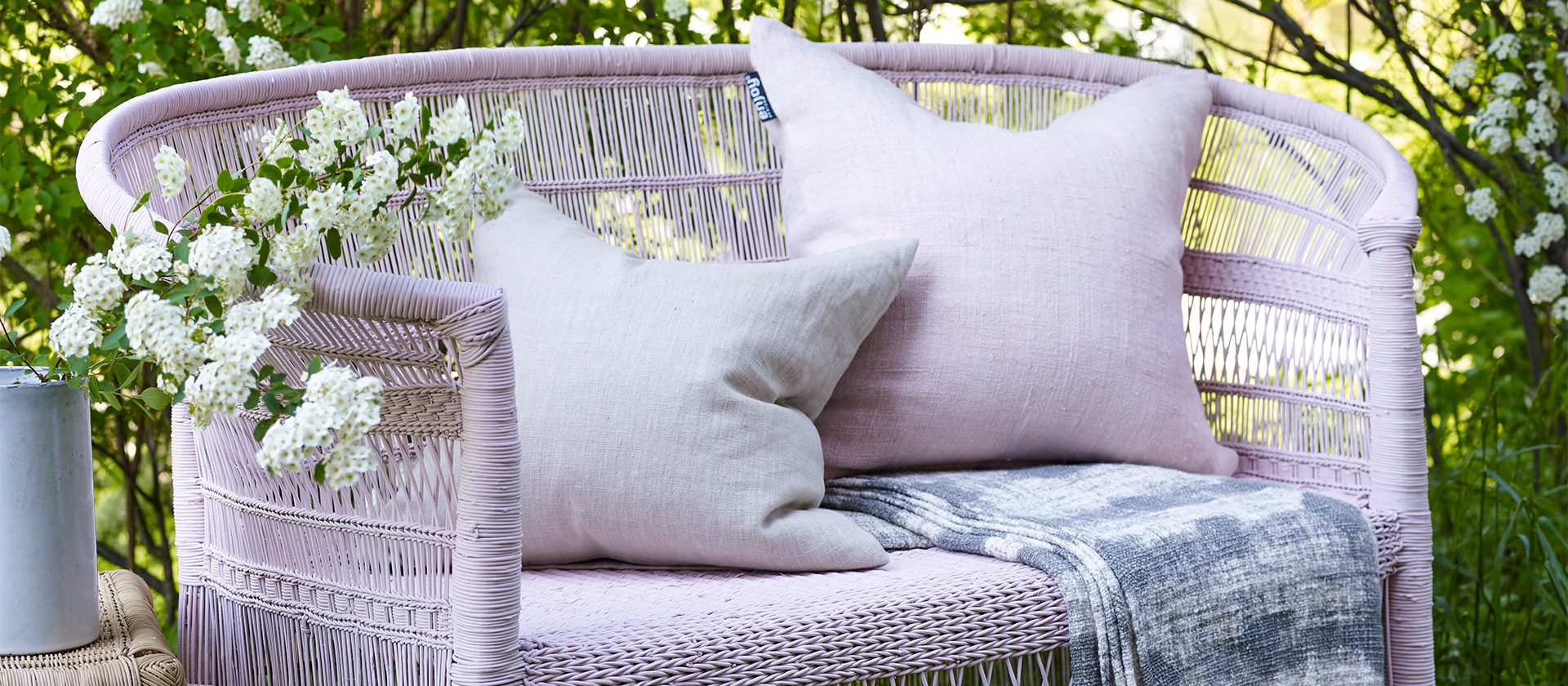 Spraymale hagemobler