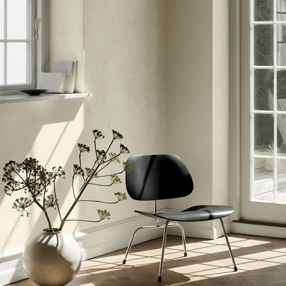 Stol foran vegg i fargen soothing beige