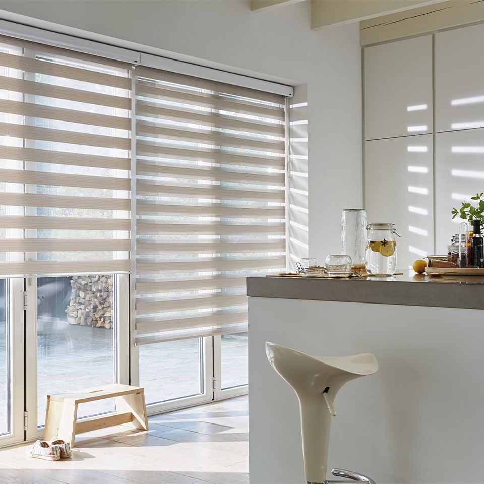 Kjøkken med Twist-gardin med motorisert løsning