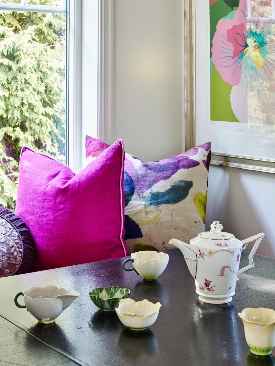 Rosa og fargerike puter