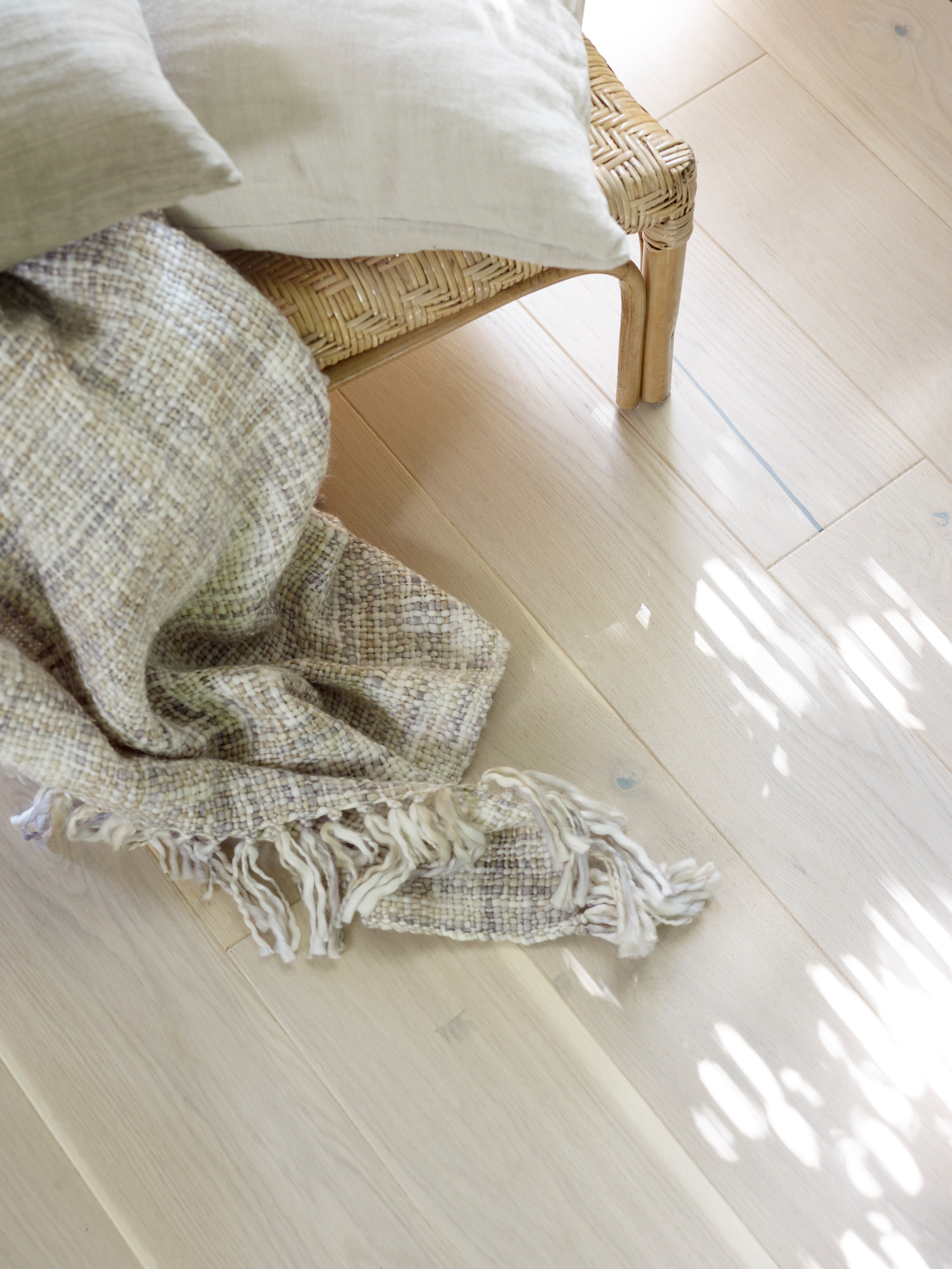 Lyst gulv i nordisk farge