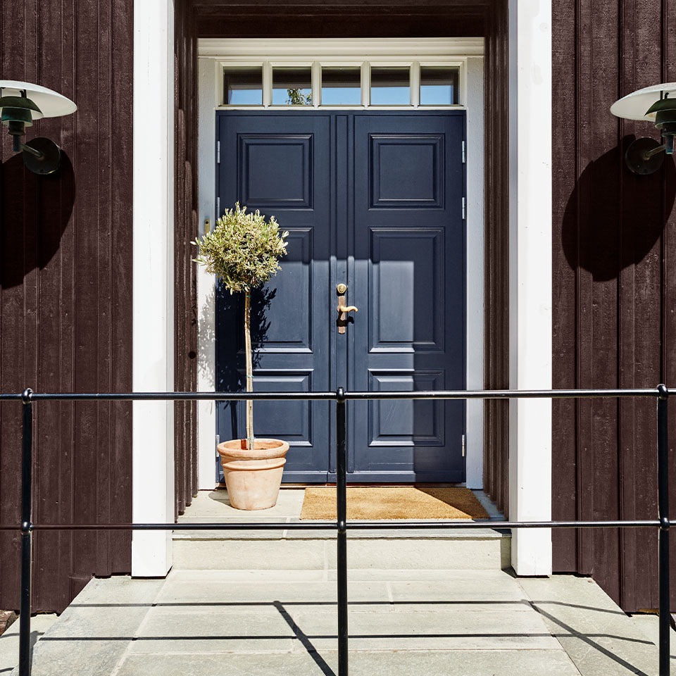 Male ytterdør blå