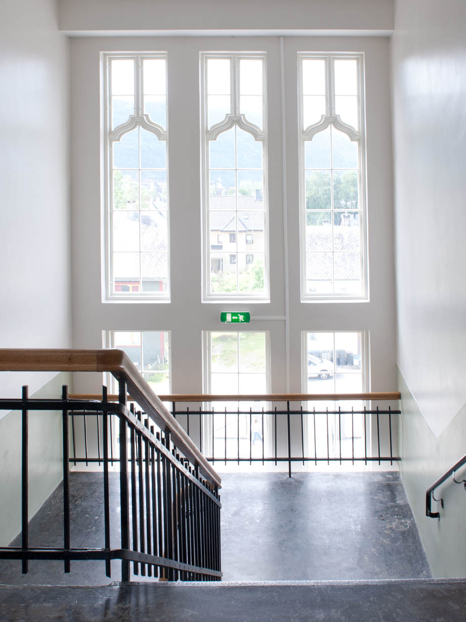 Trapp på Fløgstad skule