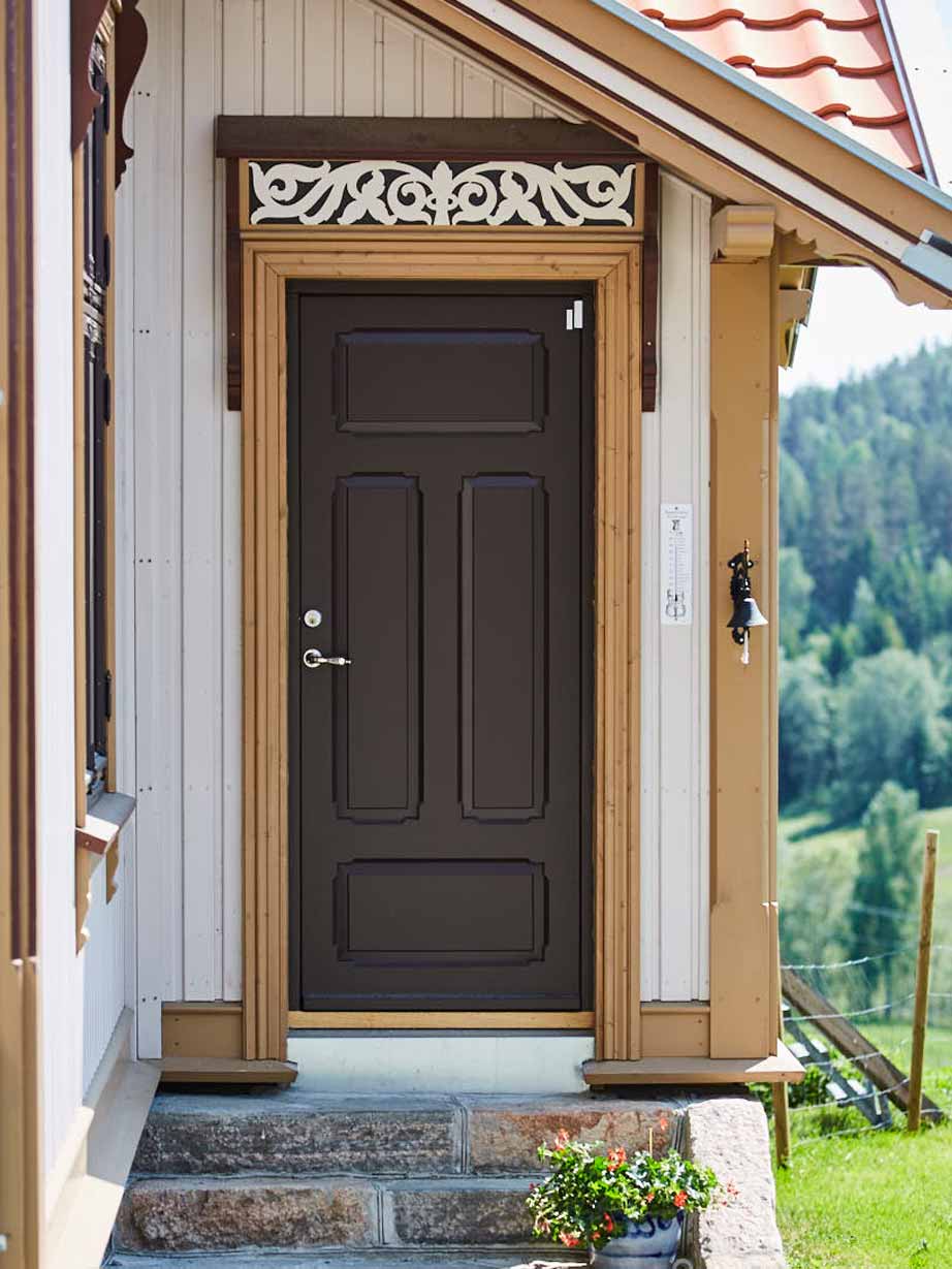 Mørk brun inngangsdør
