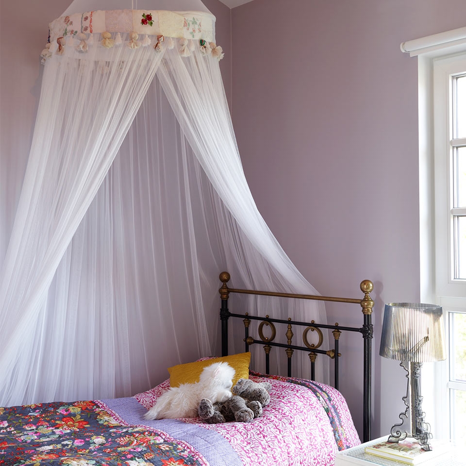 Rosa rom med himmelseng