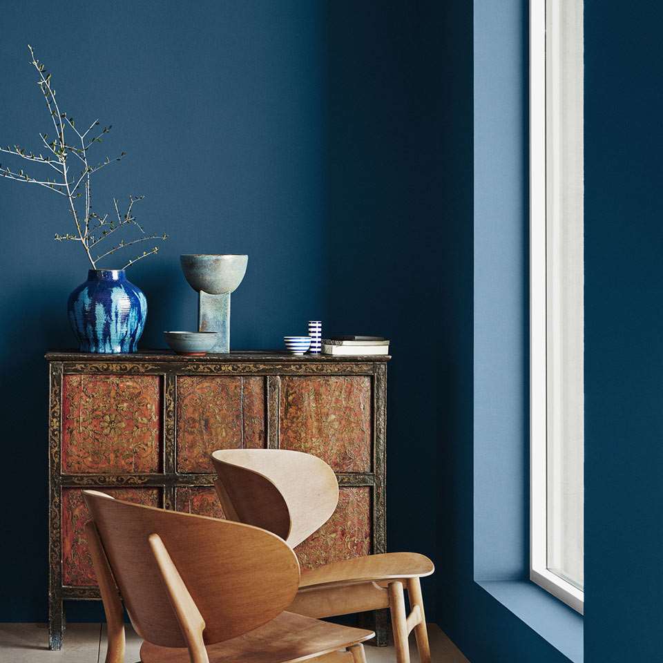 lady statement blue