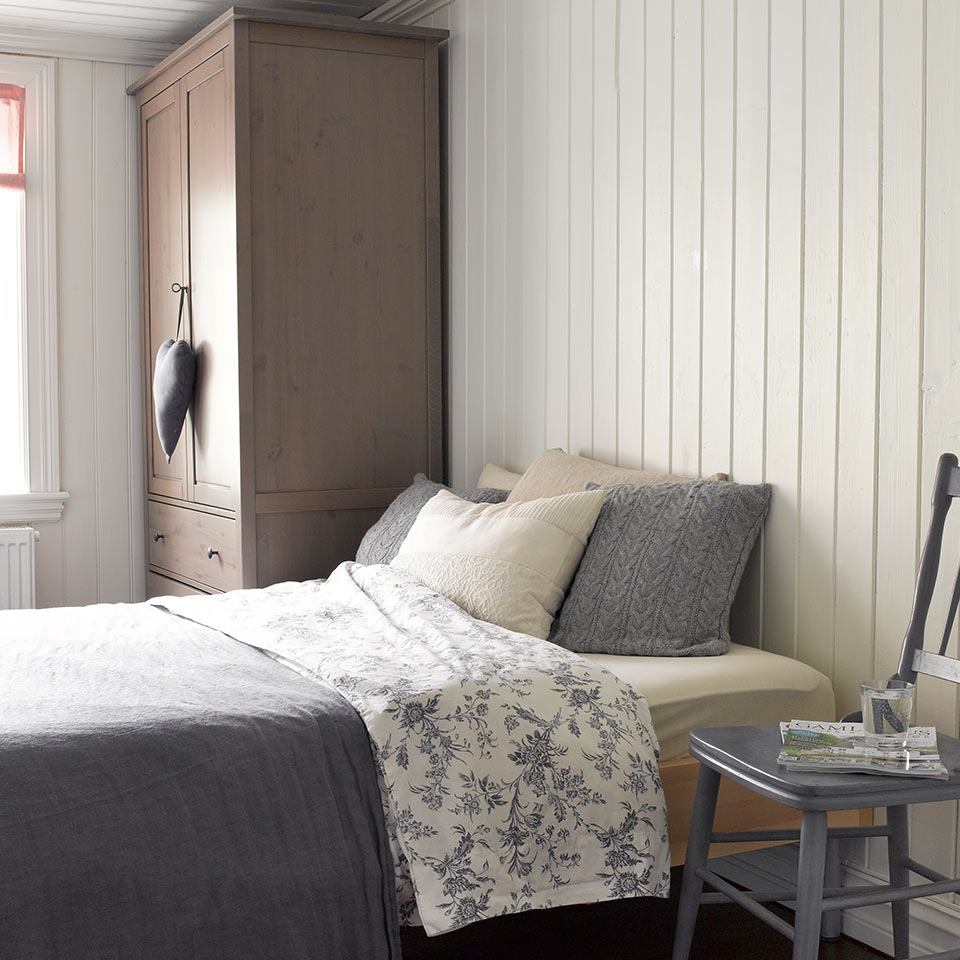 Grått og hvitt soverom