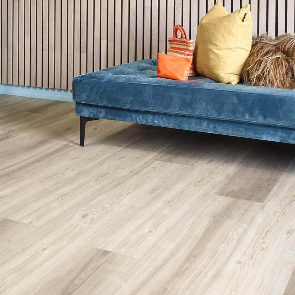 Lyst klikkvinylgulv til soverom