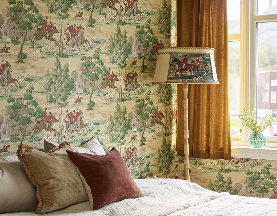 Seng med mønster tapet. 