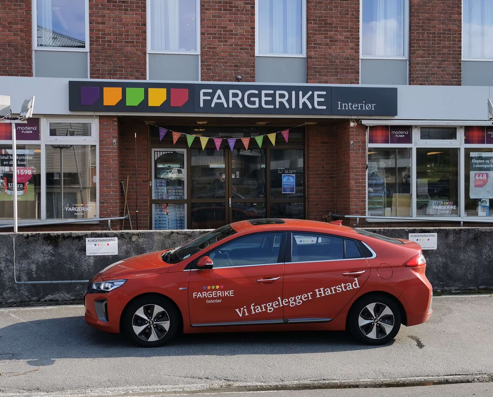 Fargerike Harstad