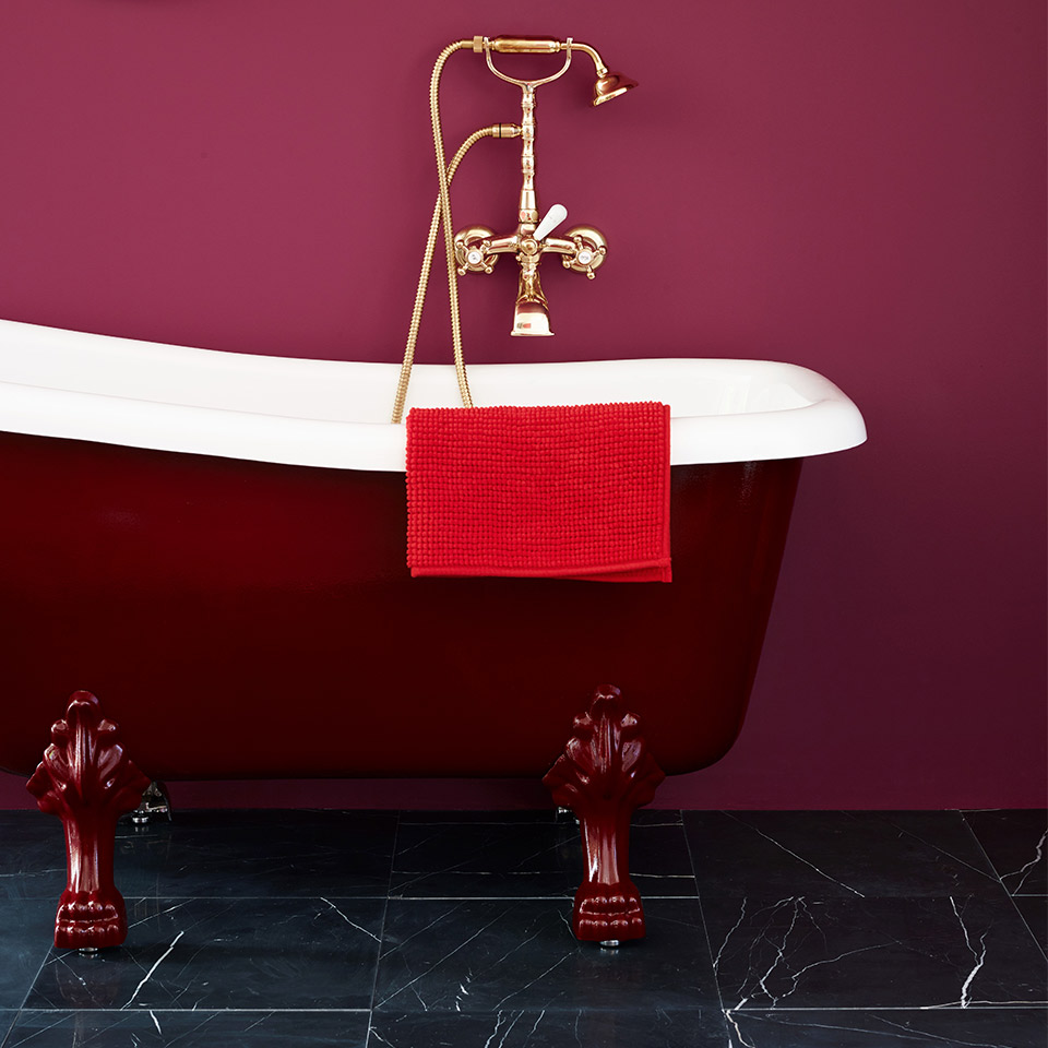 Luksuriøst bad i rødtoner 