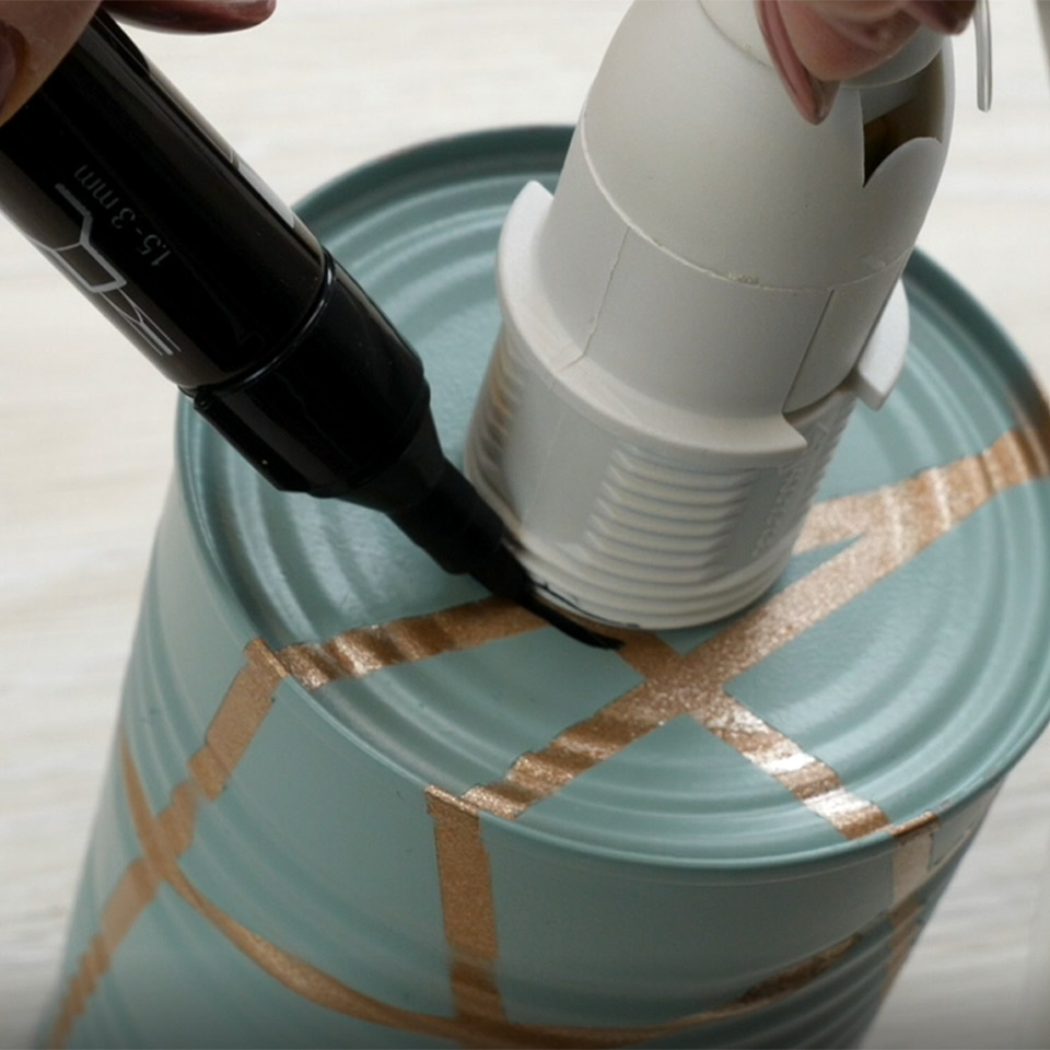 Spraymaling lampe Redesign metallbokser | Fargerike Spraymaling lampe Redesign metallbokser | Fargerike