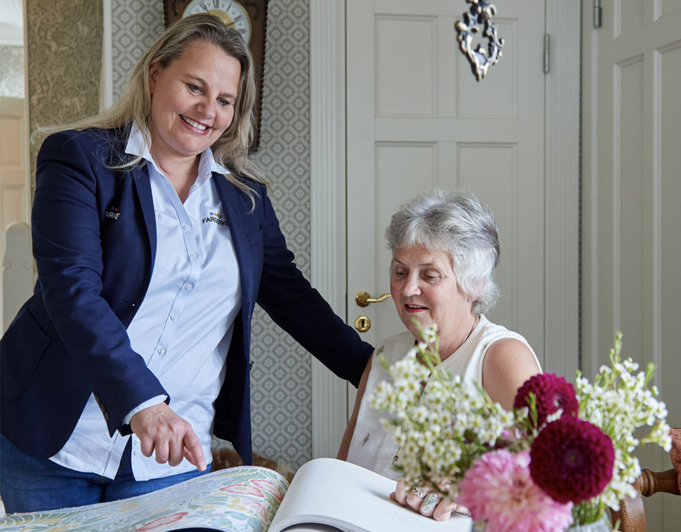 Bilde av Interiørdesigner Cathrine og huseier Gry .