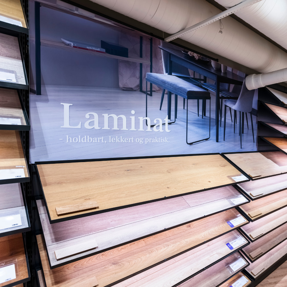 Bilde av gulvavdelingen i en Fargerike-butikk