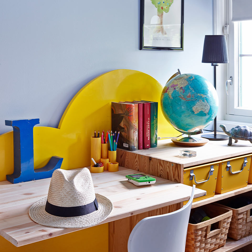 Barnerom med gule detaljer