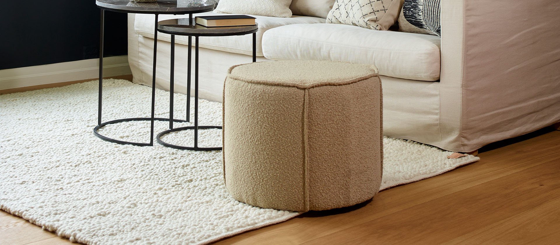 Stue med herdet tregulv