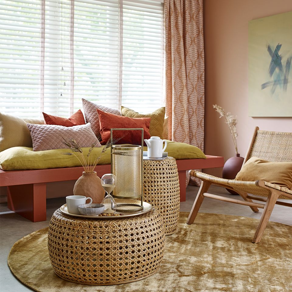 Rødlige toner i stuerom