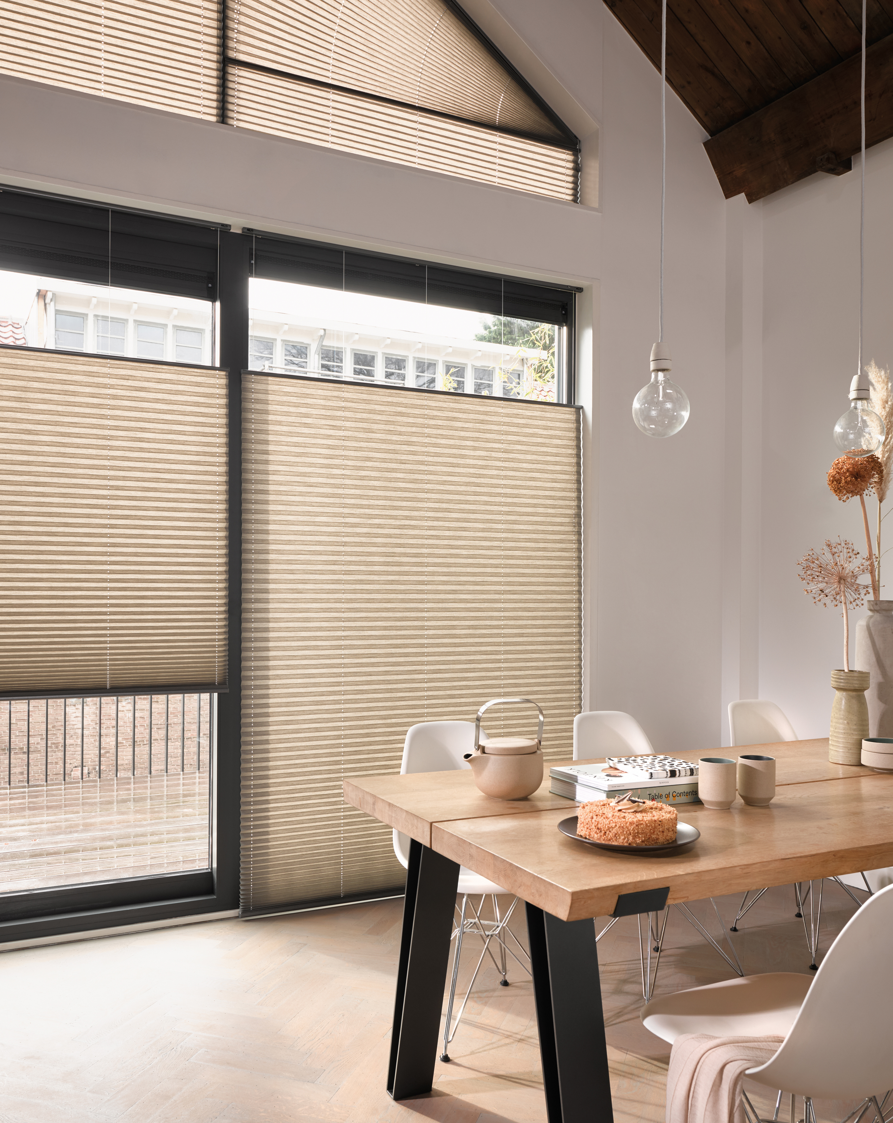 Luxaflex: plissé gardiner foran to vinduer