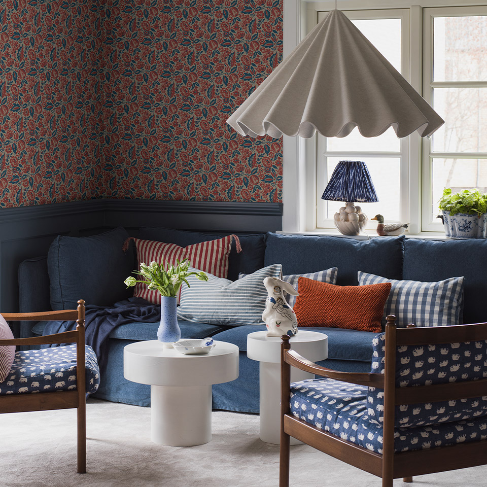 Grandmacore stue tapet rød og blå