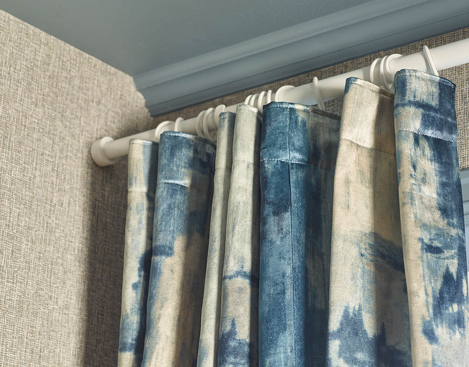 Bilde av tak med gardiner