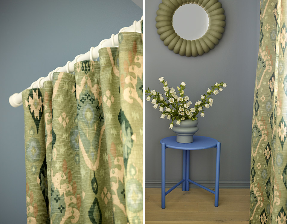 Vegg: Dempet Blå FR2604,  Speil: Krüger FR1141, Bord: Santorini FR2520