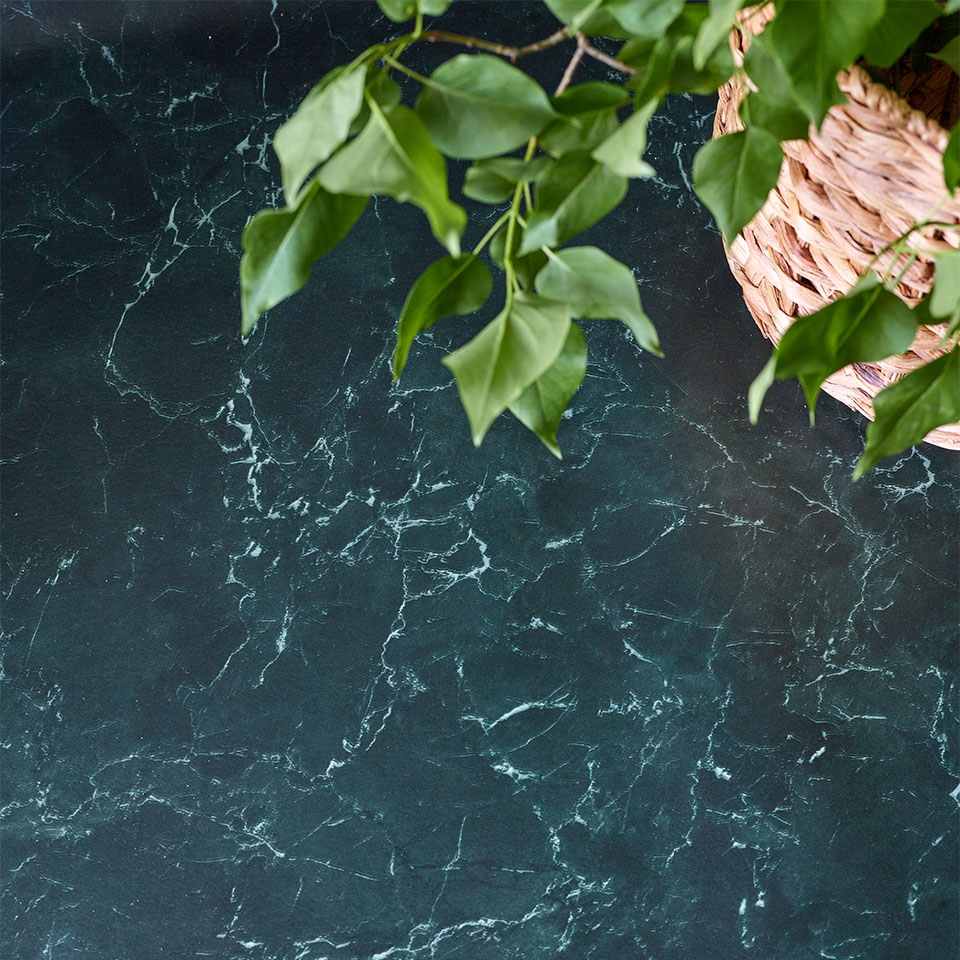 Vinylgulv i green marble-stil