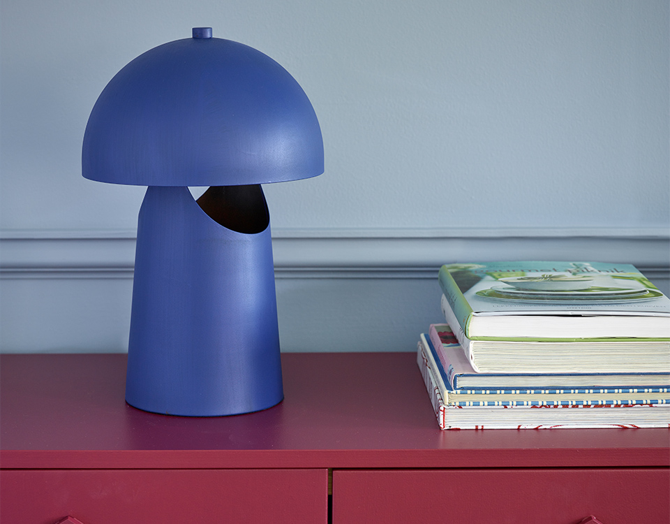 Vegg og list: Havperle FR2606, Skjenk: Cosmopolitan FR1194, Lampe:  Stjernehimmel FR1451