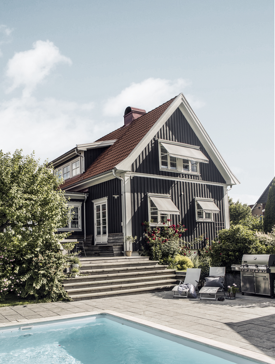 Heksetimen FR1134 ute hus.jpg