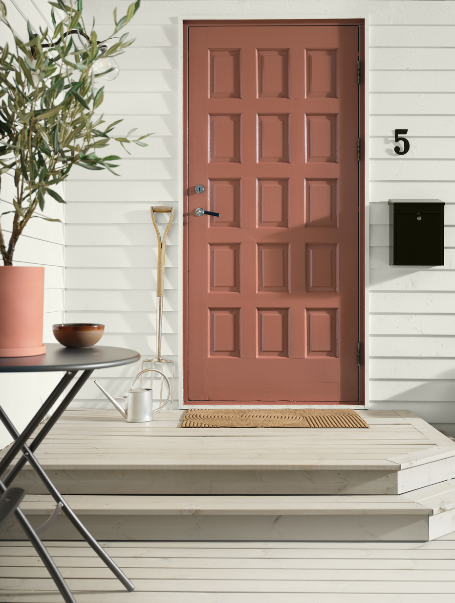 Jotun 10478 Skyggehvit_dør 20118 Amber Red_terrasse Trebitt 9073 Shimmergrå.jpg