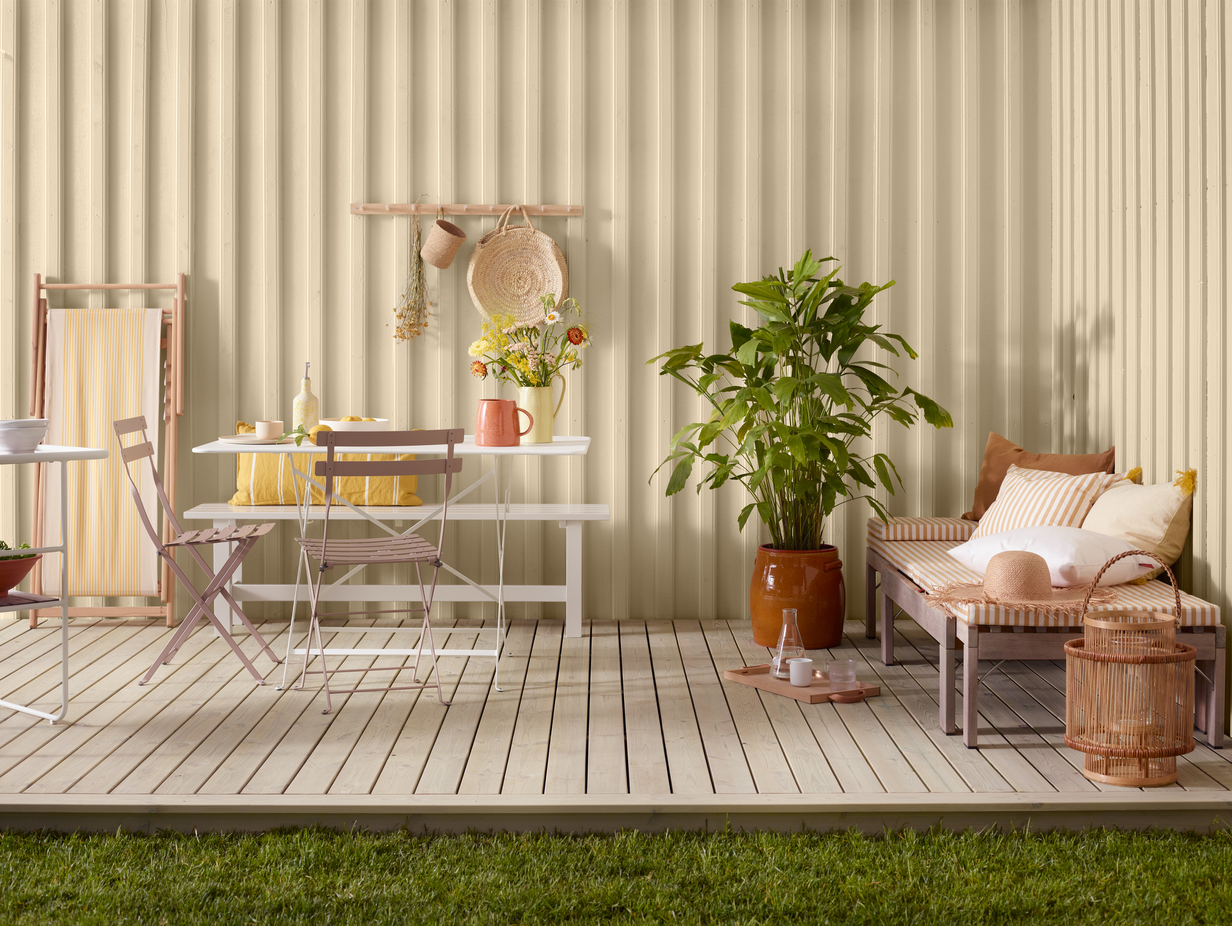 Jotun 12136 Gentle Yellow_terrasse Trebitt 9072 NaturgrÜ.jpg