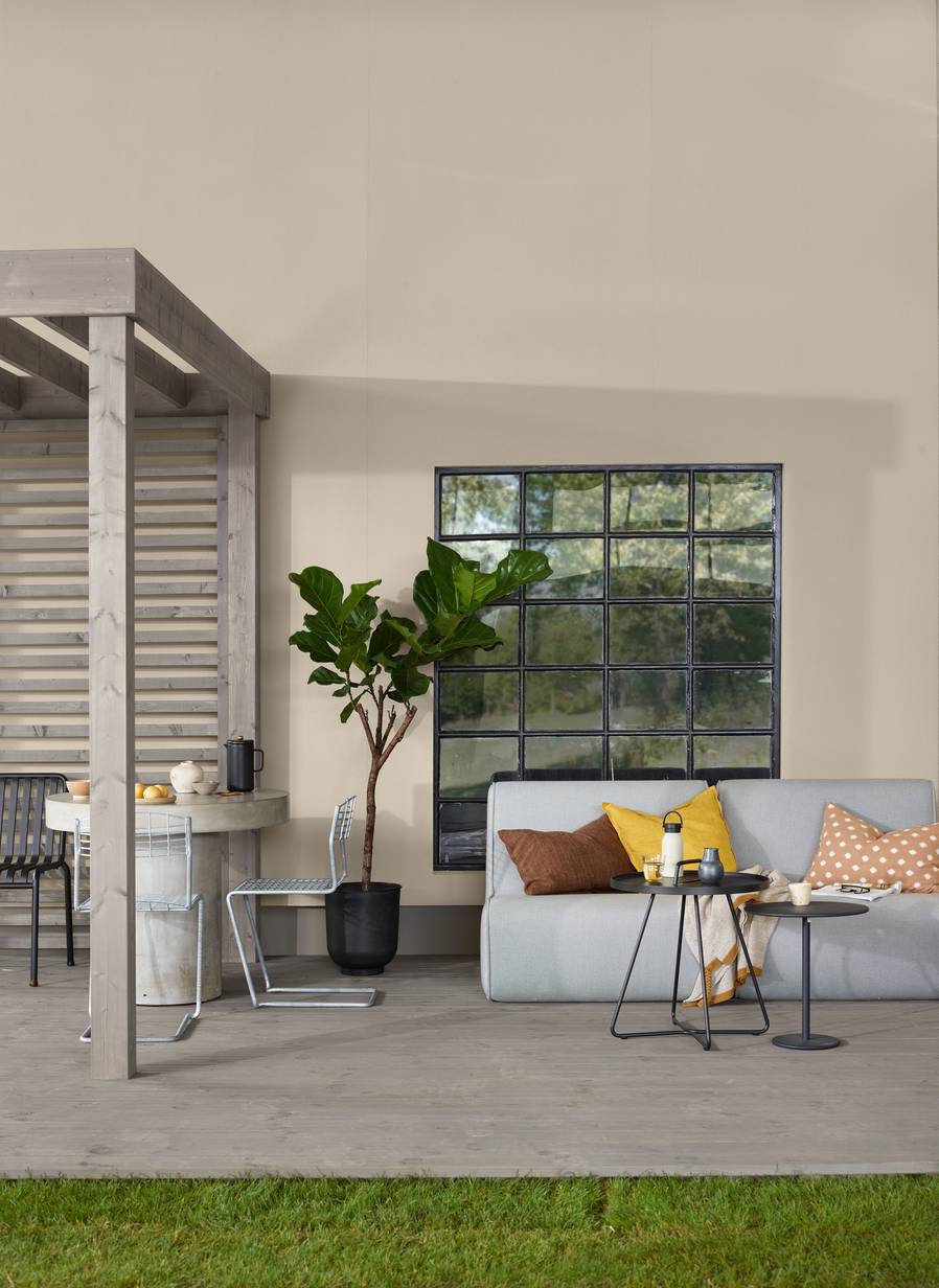 Jotun DryTech Mur 1491 Slipesten_terrasse og pergola Trebitt 90029 Naturlig Sølvgrå_vindu 9938 Dempet Sort.JPG