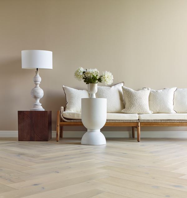 Saga Herringbone Pearl Parkett