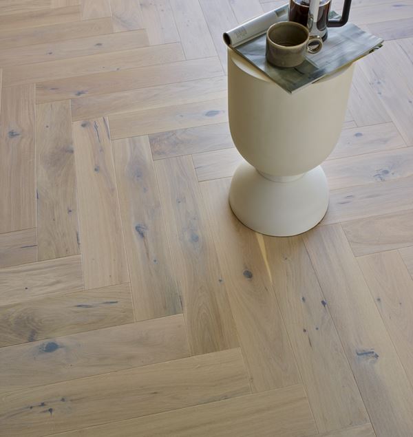 Saga Herringbone Pearl Parkett
