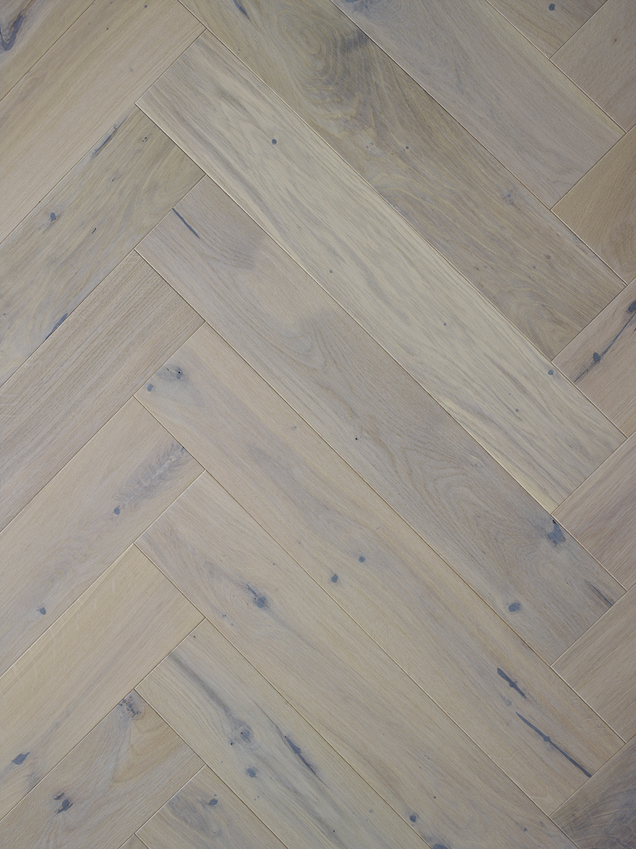 Saga Herringbone Pearl Parkett