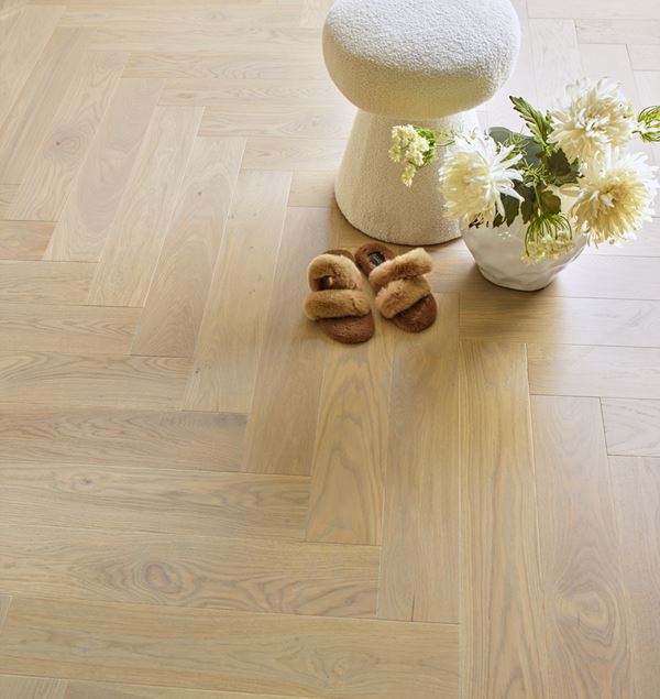 Saga Herringbone Platinum Parkett