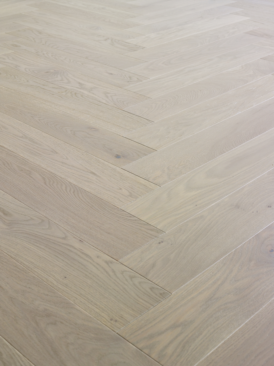 Saga Herringbone Platinum Parkett