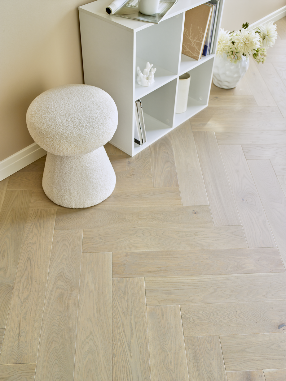 Saga Herringbone Platinum Parkett