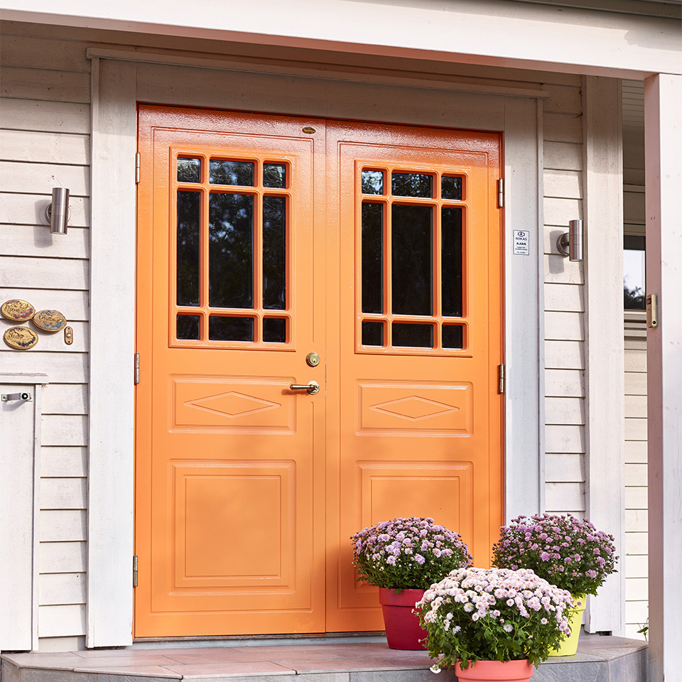 Male ytterdør oransje