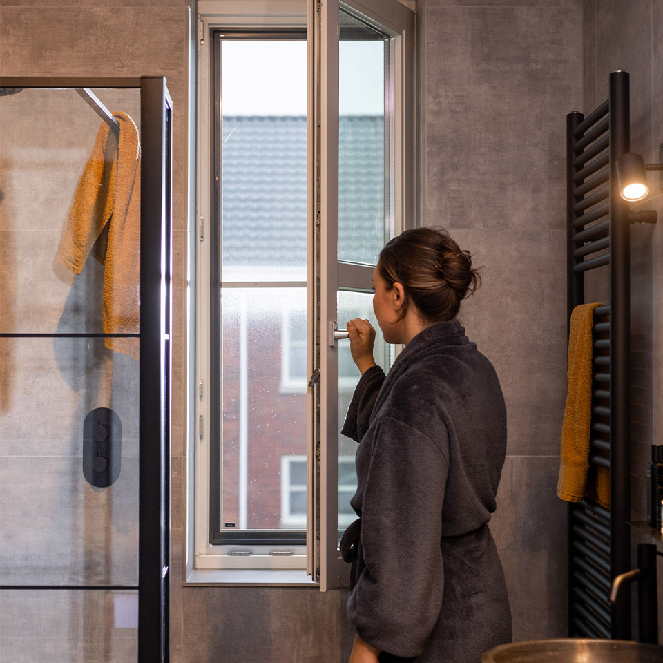 Netting vindu åpner innover