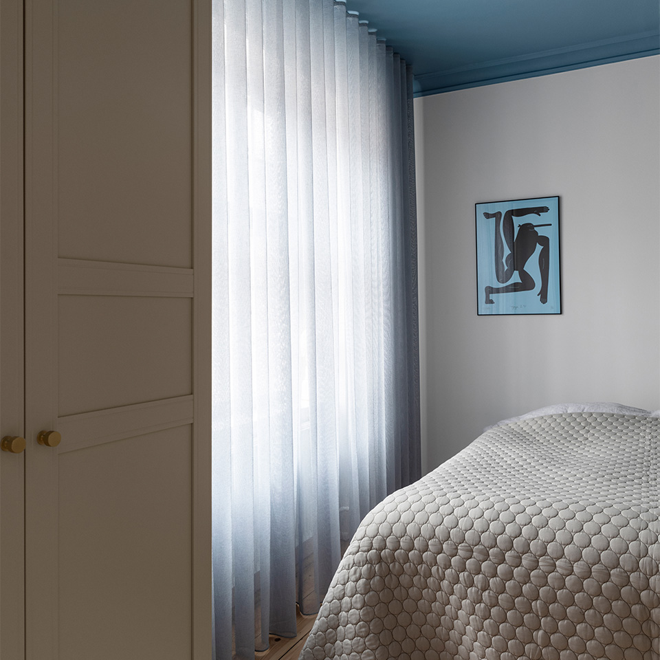 Gjennomsiktig blå gardin soverom