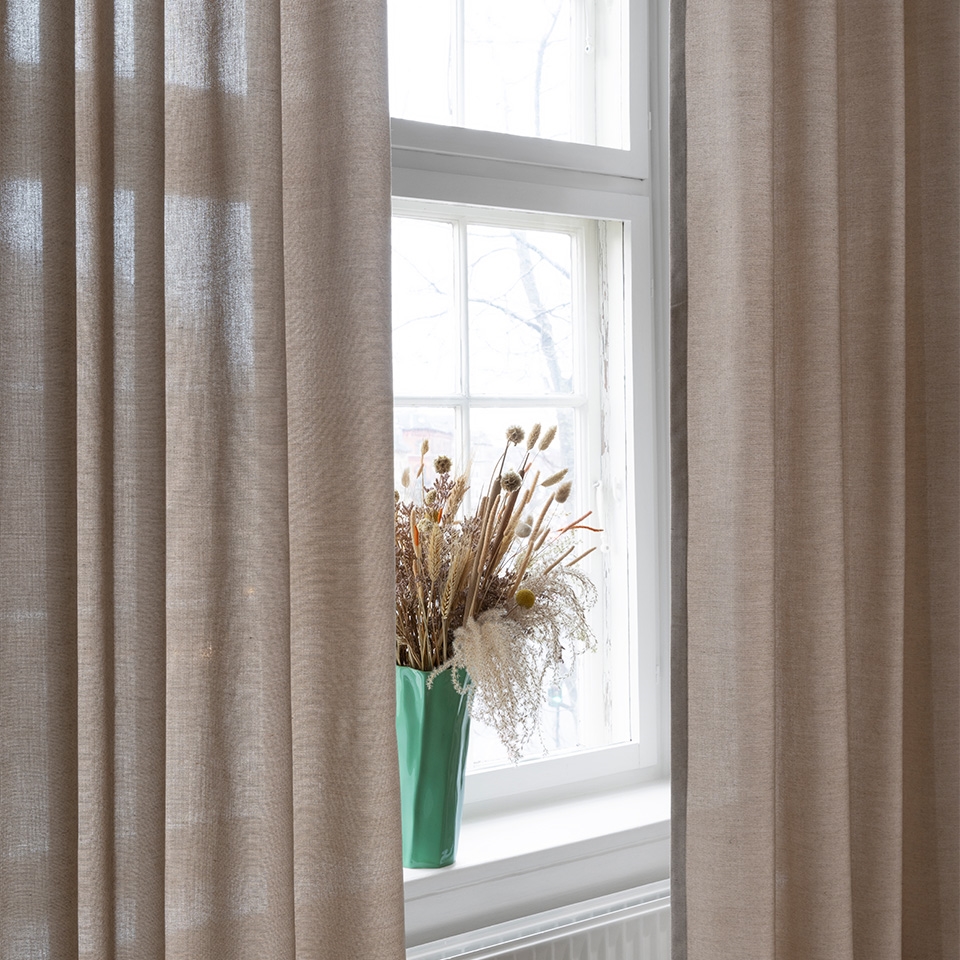 Beige gardin stue