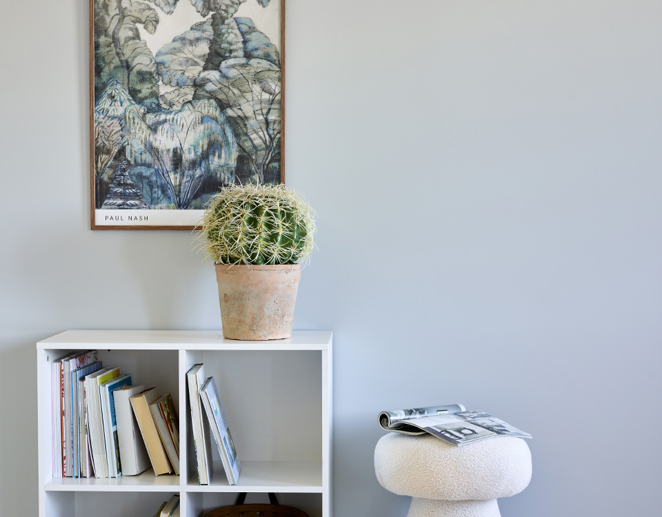 Sjøbris med bokhylle