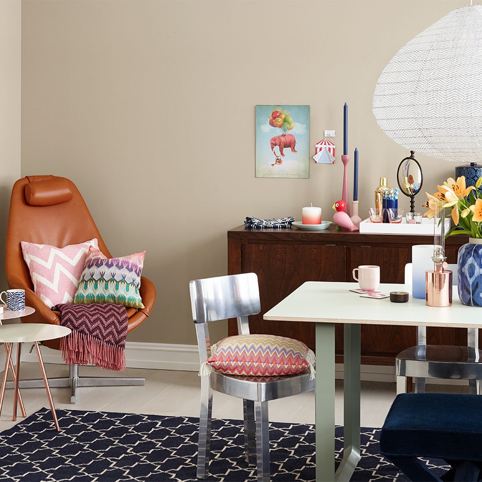 Sjokolademelk beige stue