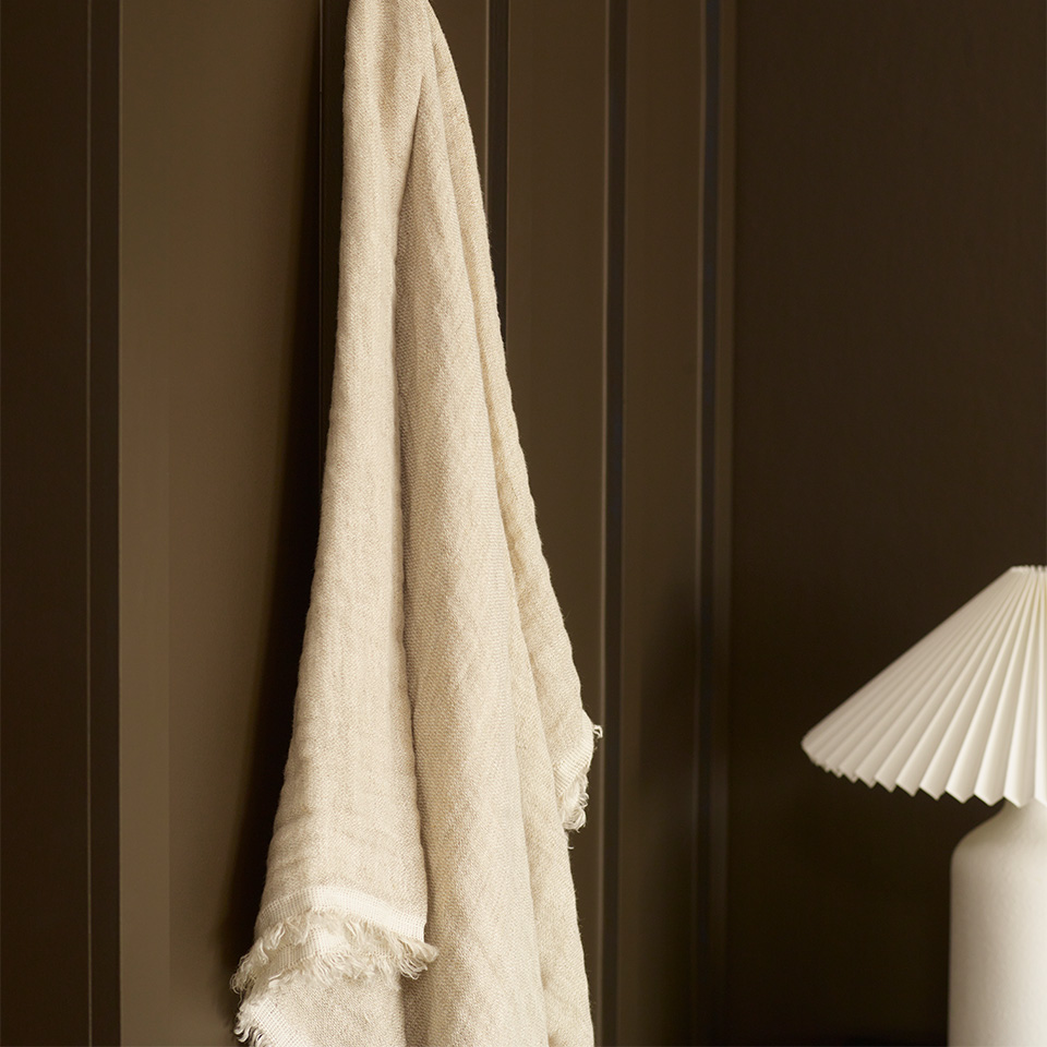 Skjult perle Årets Farge 2024 Brun Hvit Fargerike