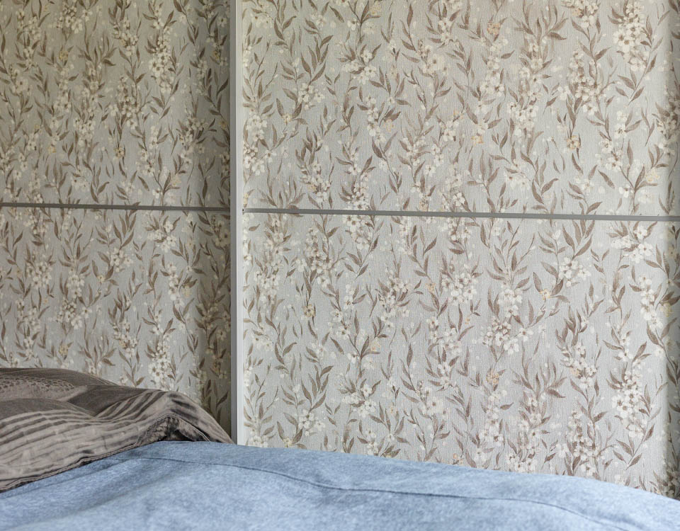 Garderobeskap tapetsert i Noble Zen 435245